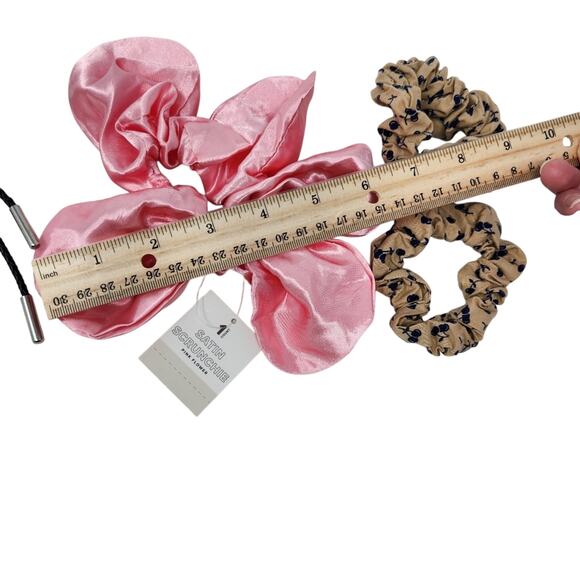 Wild Fable Pink Satin Flower Scrunchie Set Hair Clips 5 Pieces - Picture 6 of 9